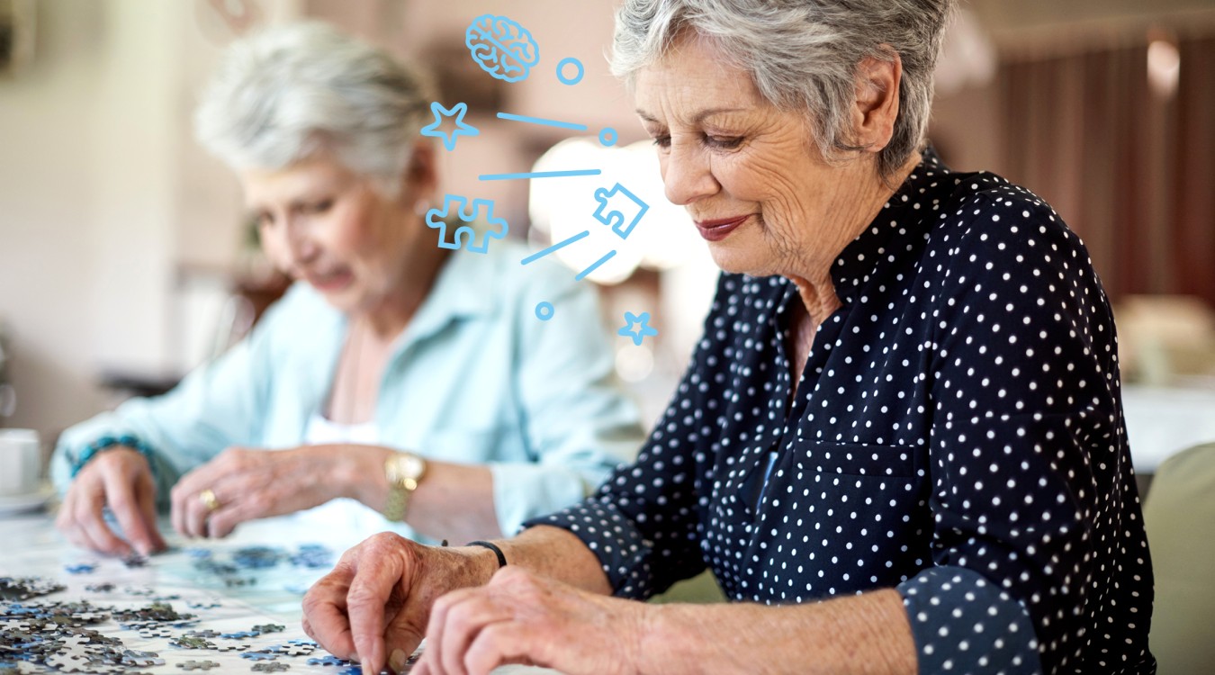 Zwei Frauen machen ein Puzzle