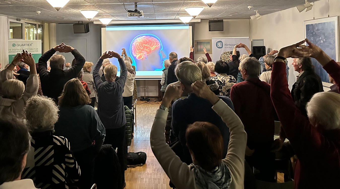 Das Publikum ist eifrig bei der Sache! 