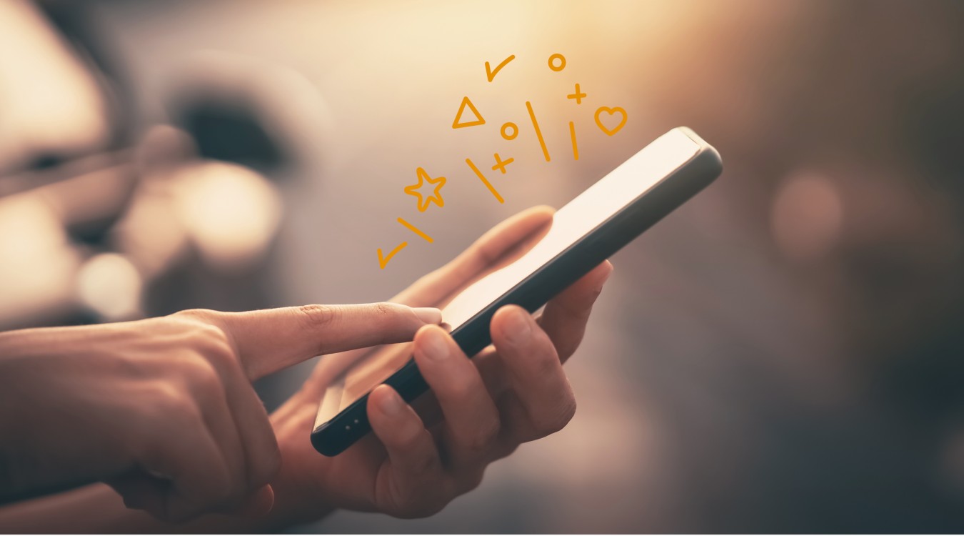 Hand hält Smartphone