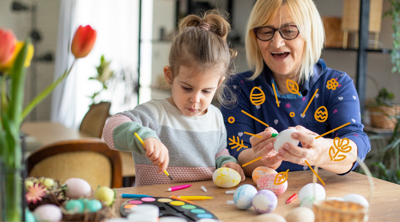 Grossmama und Enkeltochter bemalen Ostereier