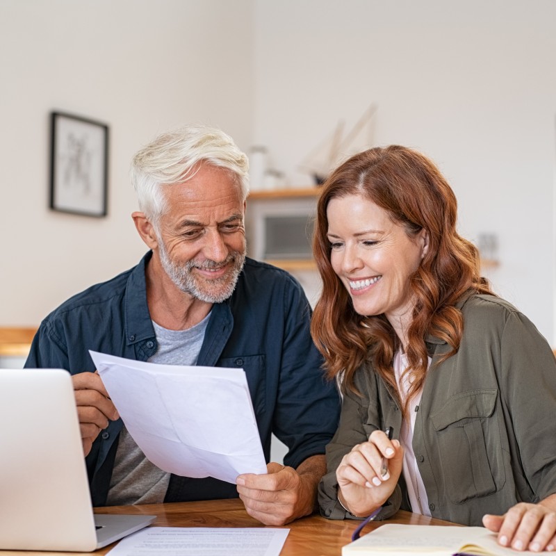 Zwei Personen im Gespräch